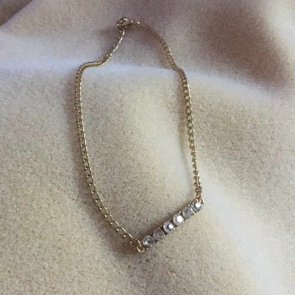 Curved bar choker necklace